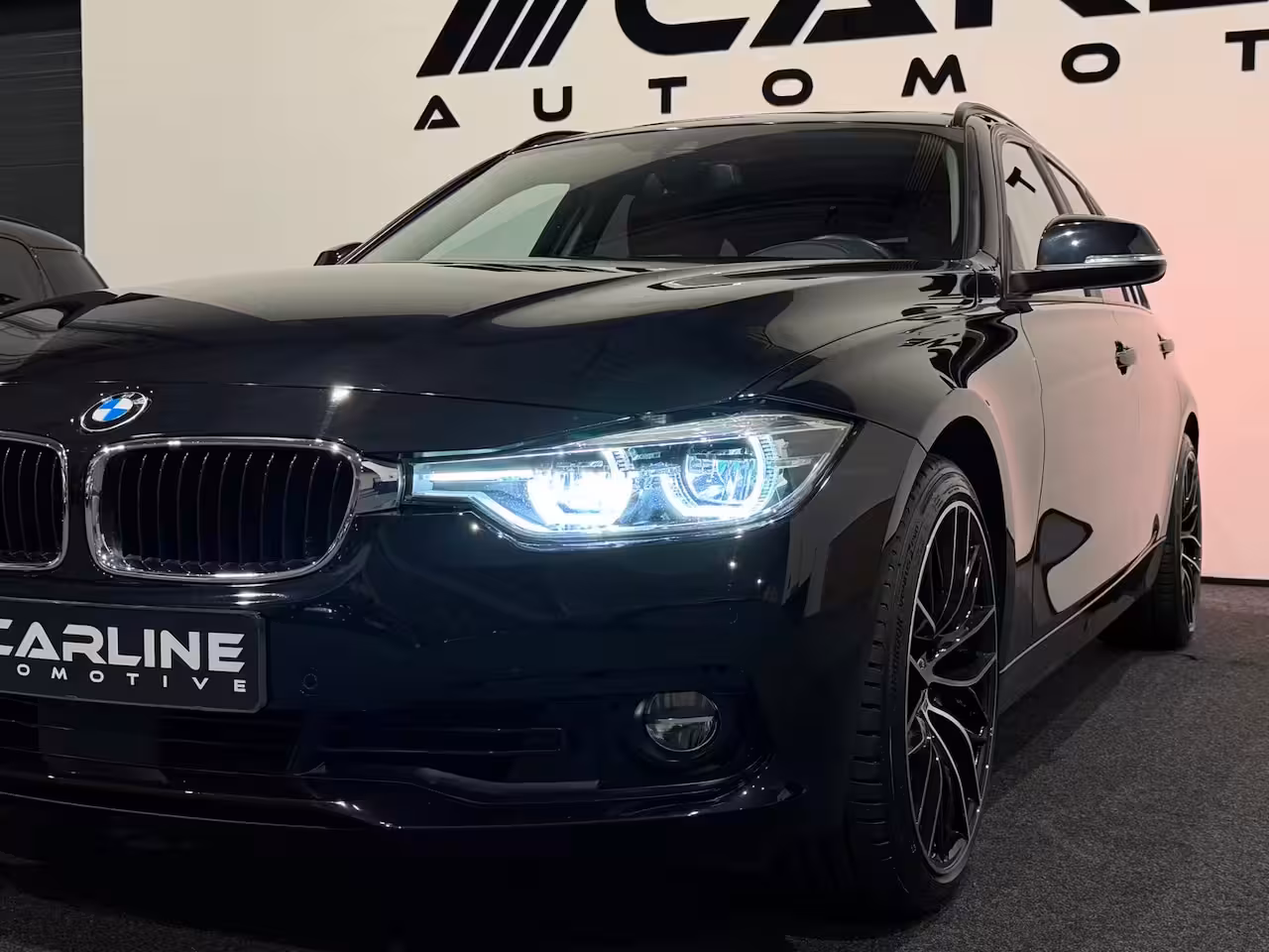 BMW 3-serie Touring 320i xDrive ACC ASSIST COGNACLEDER KEYLESS STOELVER. 19'' inch NAVI NAP GARANTIE APK
