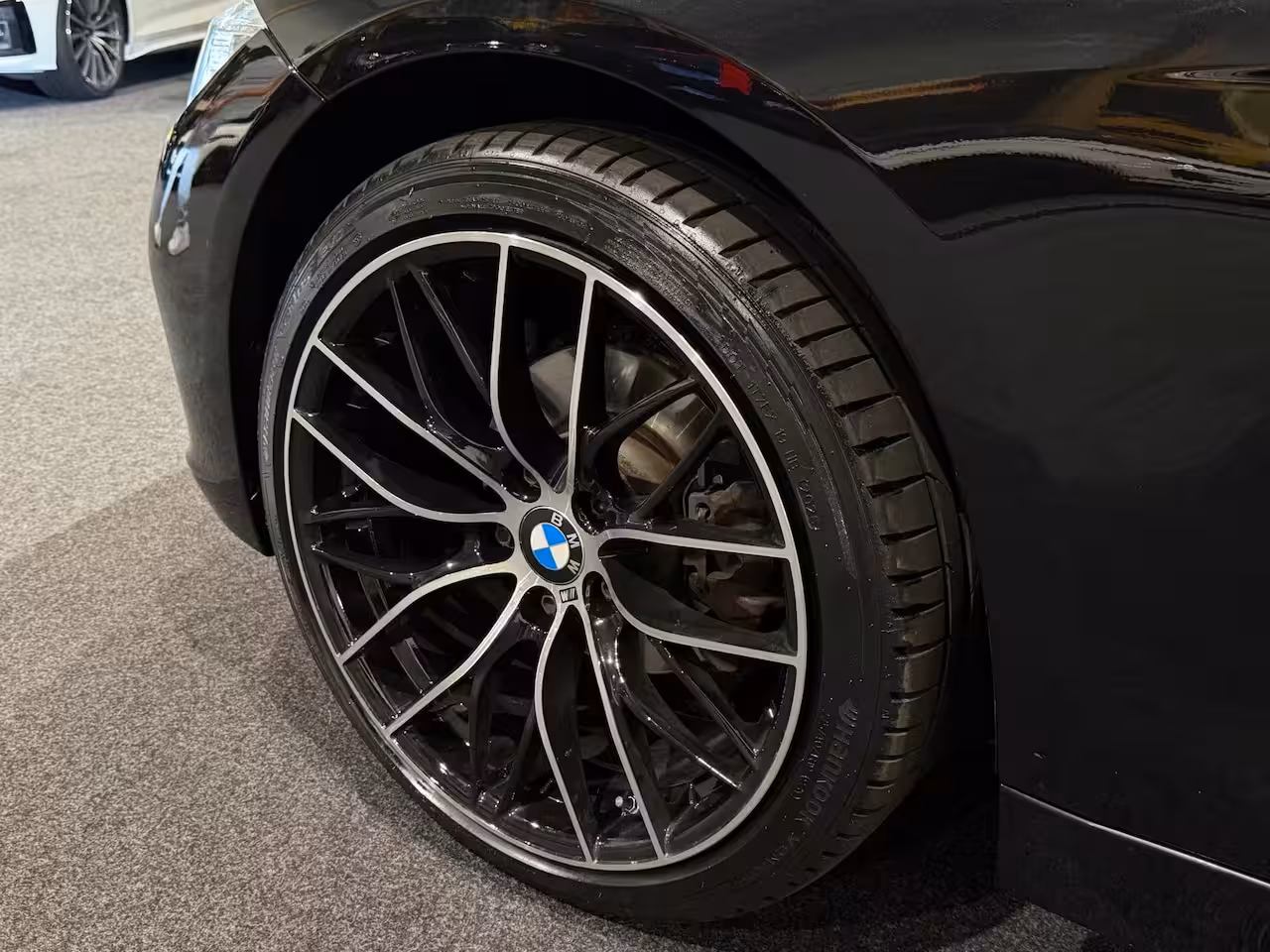 BMW 3-serie Touring 320i xDrive ACC ASSIST COGNACLEDER KEYLESS STOELVER. 19'' inch NAVI NAP GARANTIE APK