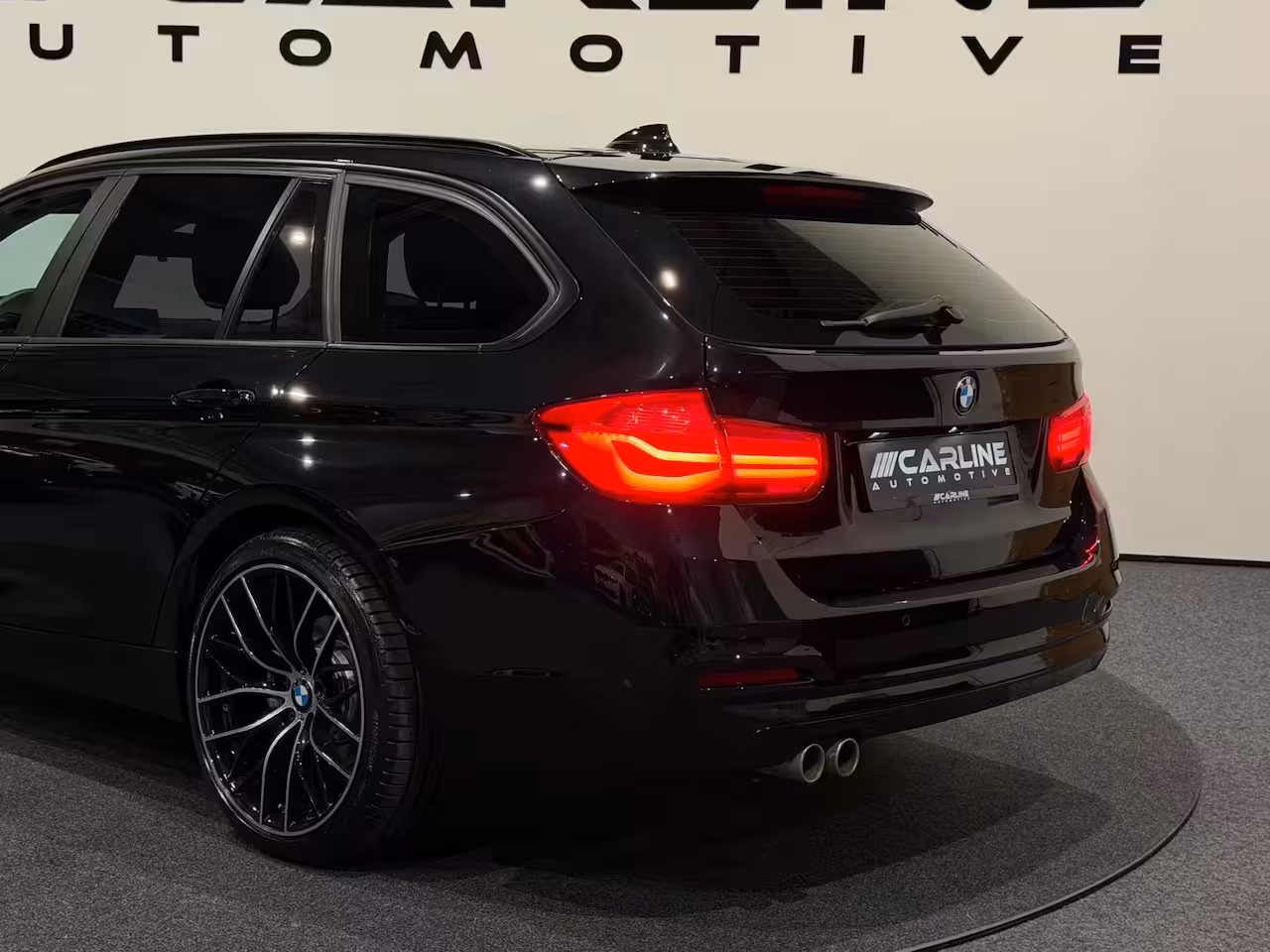 BMW 3-serie Touring 320i xDrive ACC ASSIST COGNACLEDER KEYLESS STOELVER. 19'' inch NAVI NAP GARANTIE APK
