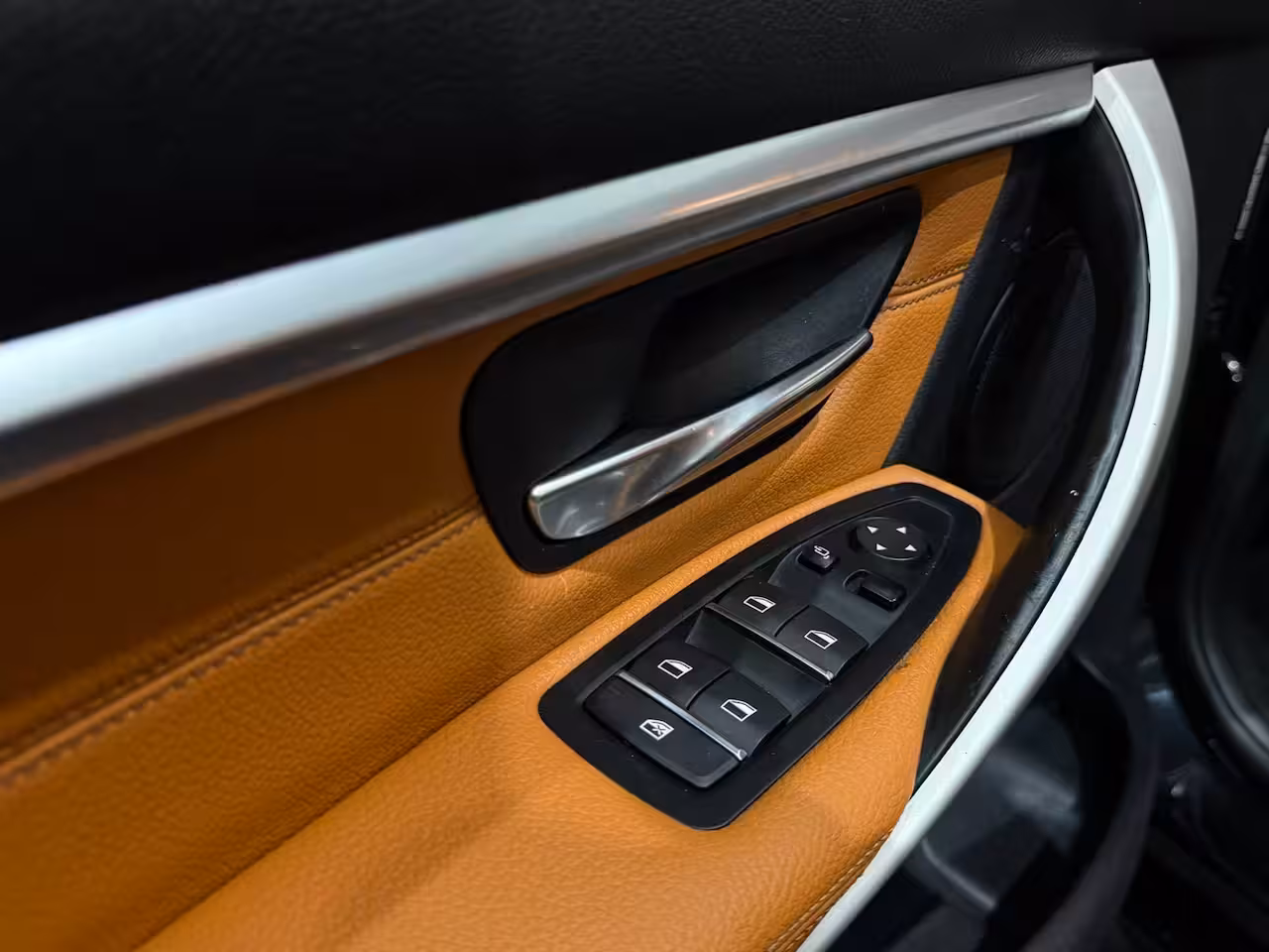 BMW 3-serie Touring 320i xDrive ACC ASSIST COGNACLEDER KEYLESS STOELVER. 19'' inch NAVI NAP GARANTIE APK