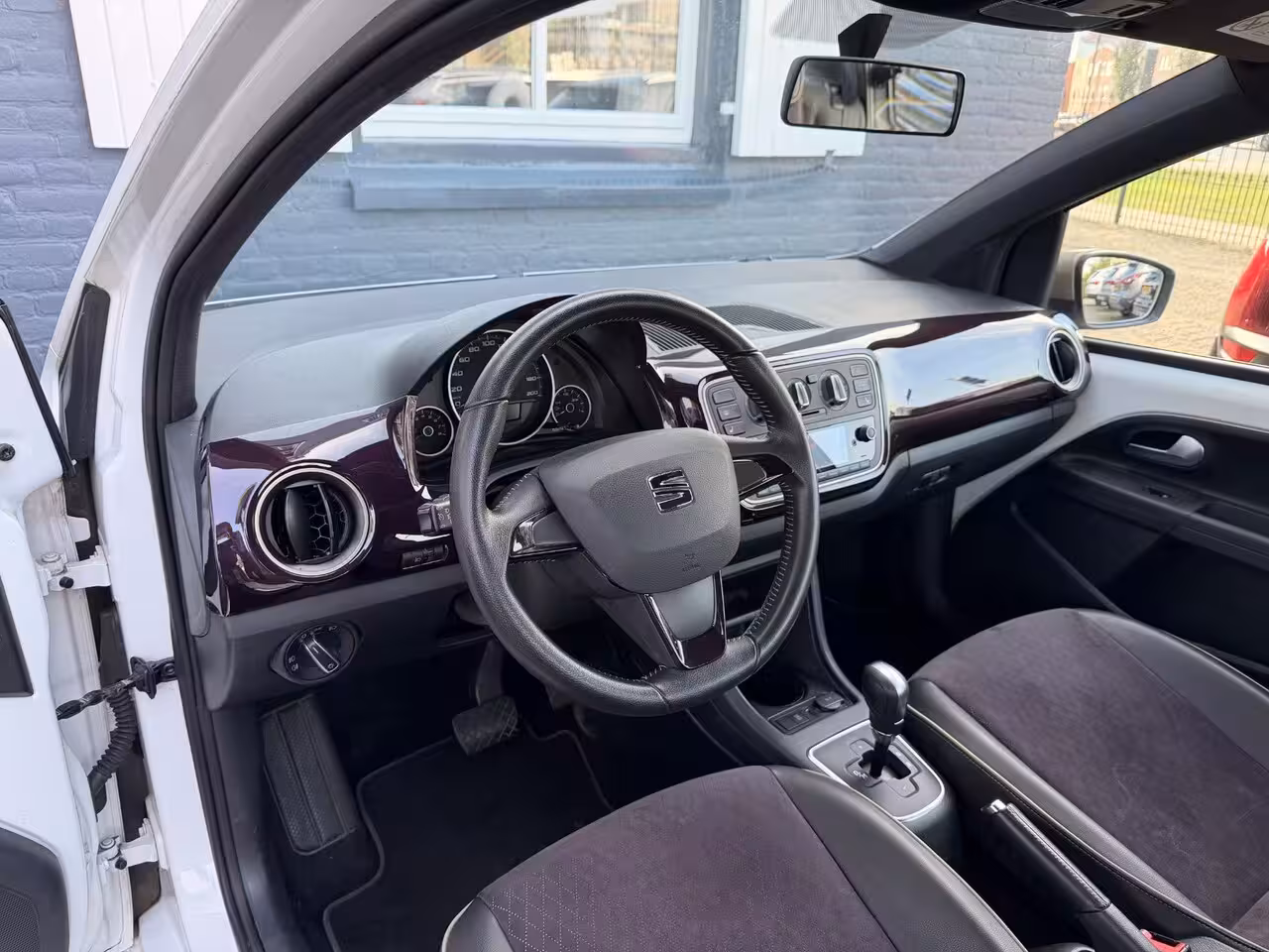 Seat Mii 1.0 by Cosmopolitan Automaat | Cruise Control | Stoelverwarming | Alcantara bekleding |