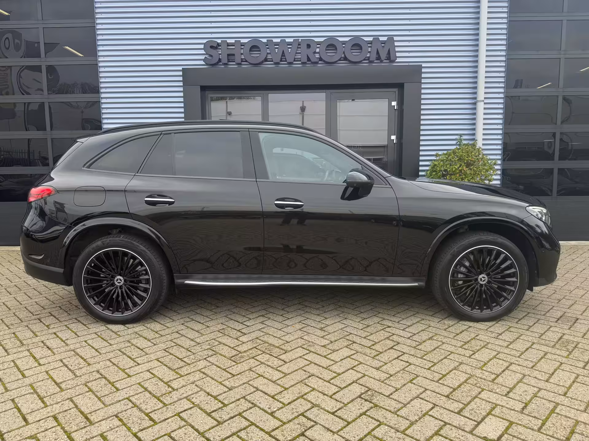 Mercedes-Benz GLC 300e 4MATIC AMG Line PANO