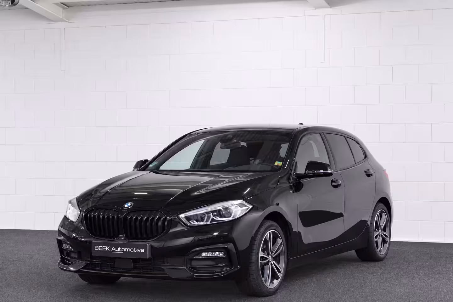 BMW 1-serie 118i Sport | CAMERA | H/K | CarPlay | TRKHAAK |