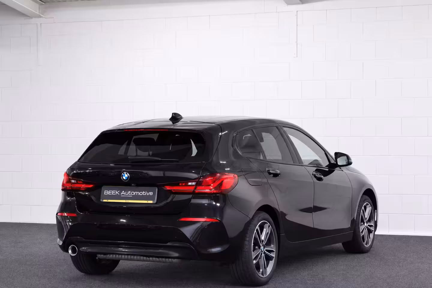 BMW 1-serie 118i Sport | CAMERA | H/K | CarPlay | TRKHAAK |