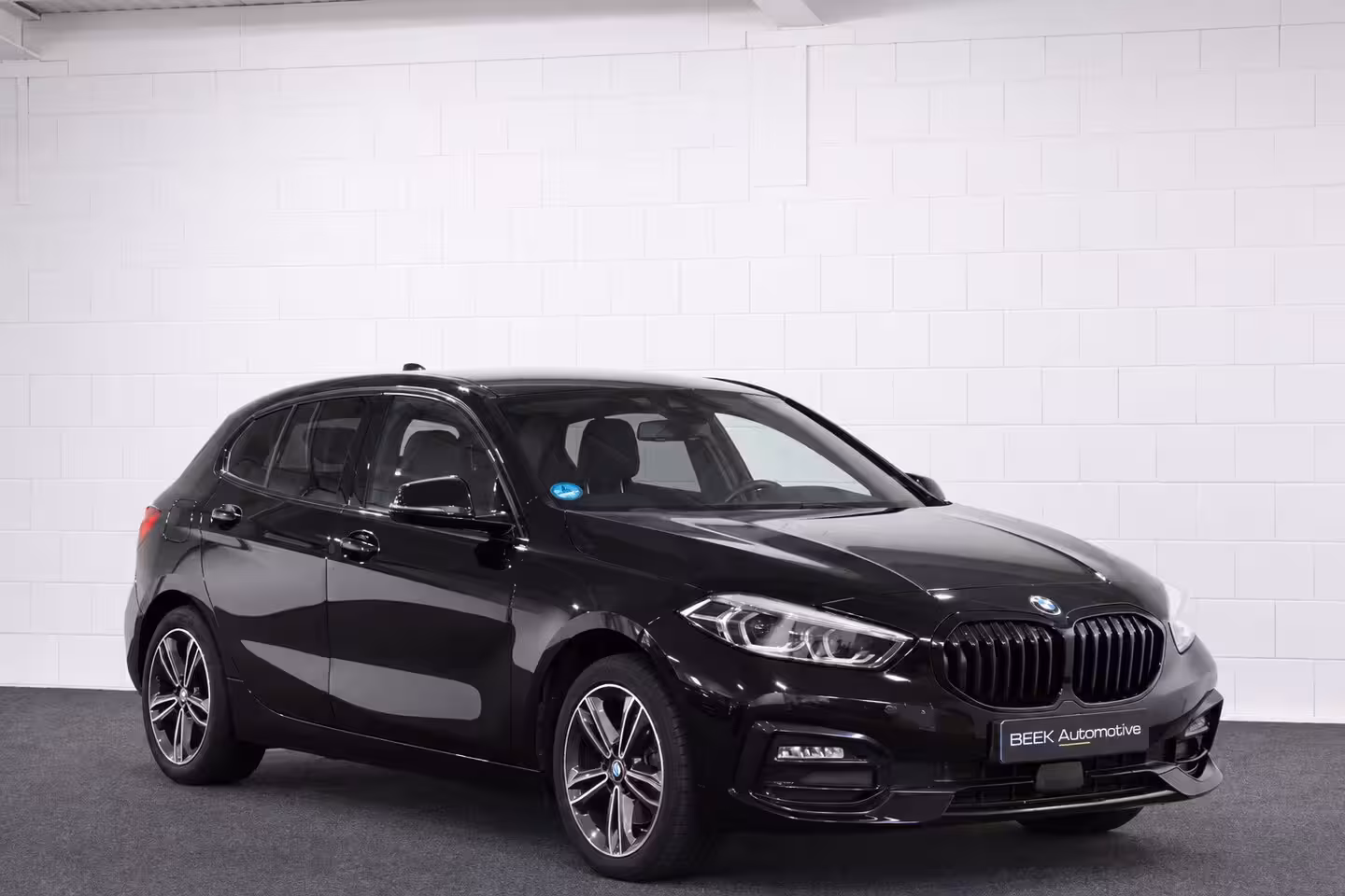 BMW 1-serie 118i Sport | CAMERA | H/K | CarPlay | TRKHAAK |