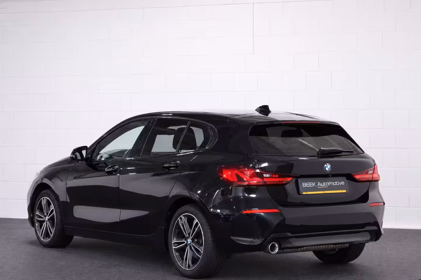 BMW 1-serie 118i Sport | CAMERA | H/K | CarPlay | TRKHAAK |