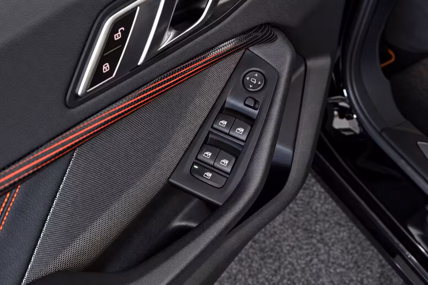BMW 1-serie 118i Sport | CAMERA | H/K | CarPlay | TRKHAAK |