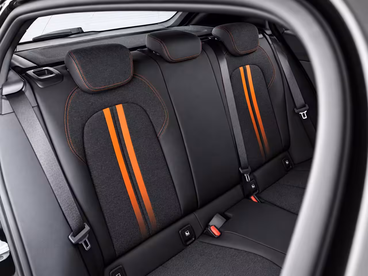 BMW 1-serie 118i Sport | CAMERA | H/K | CarPlay | TRKHAAK |