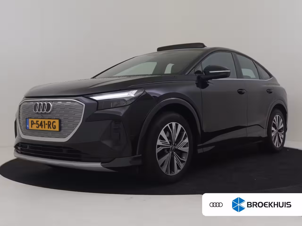 Audi Q4 Sportback e-tron 40 S edition 77 kWh l Lederen bekleding l Panoramadak l Stoelverwarming l Parkeersensoren
