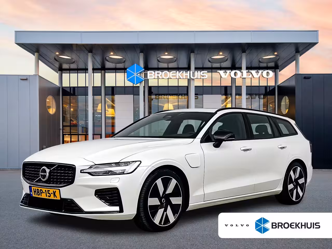 Volvo V60 T6 Recharge Ultra Dark | 19" | Sportstoelen | Trekhaak | Panoramadak | 360 Camera | Harman
