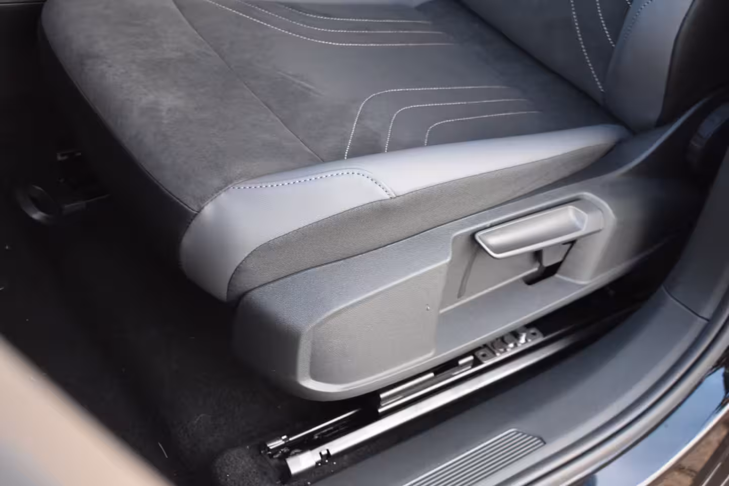 Volkswagen ID.4 Pro Limited Edition | 'App-Connect' draadloze smartphone integratie | Achterbank in ongeli