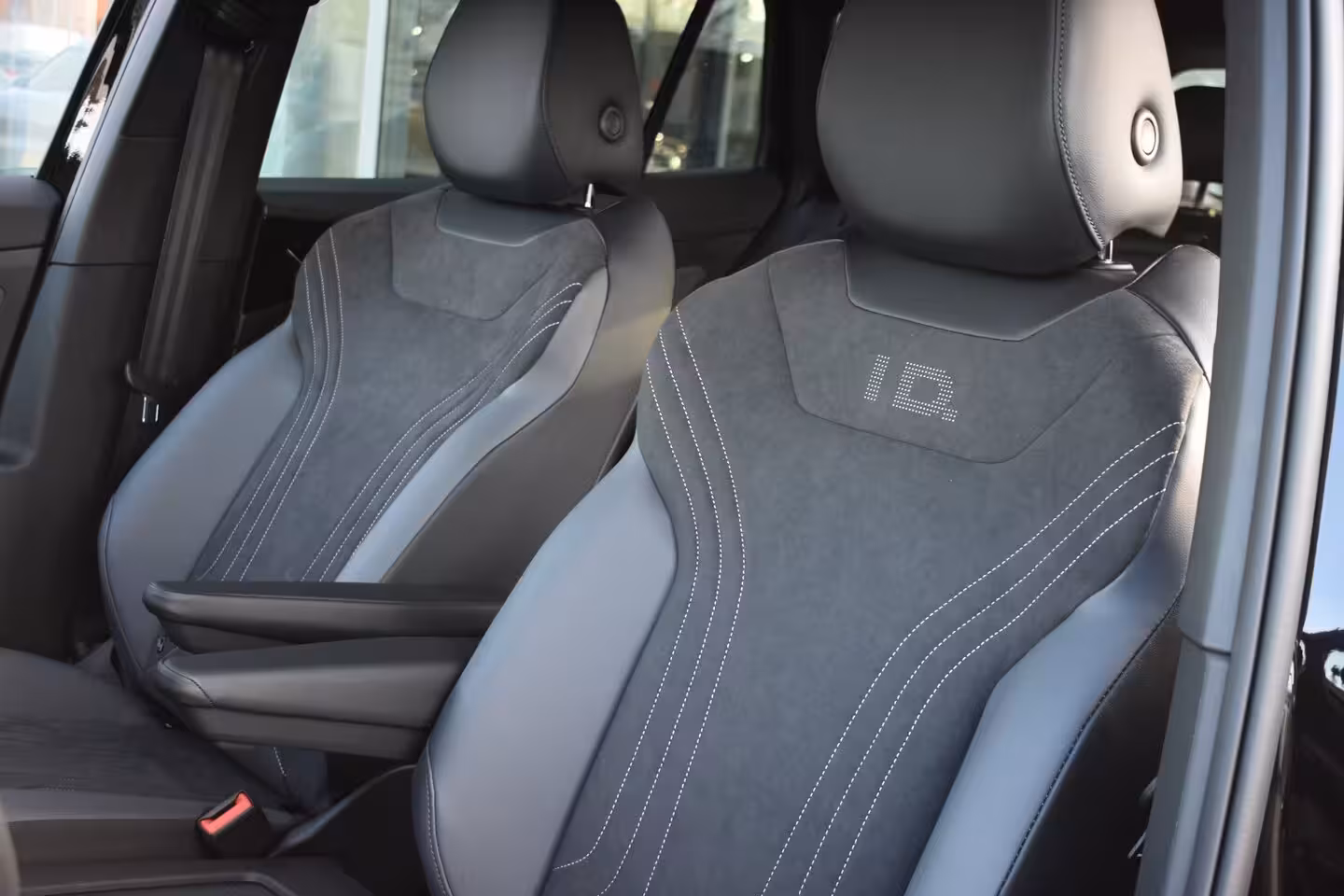 Volkswagen ID.4 Pro Limited Edition | 'App-Connect' draadloze smartphone integratie | Achterbank in ongeli