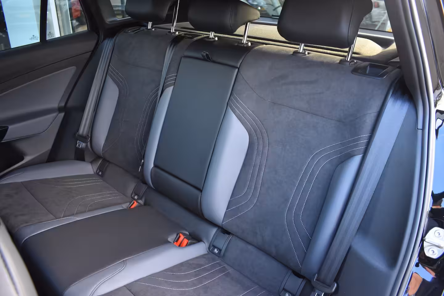 Volkswagen ID.4 Pro Limited Edition | 'App-Connect' draadloze smartphone integratie | Achterbank in ongeli