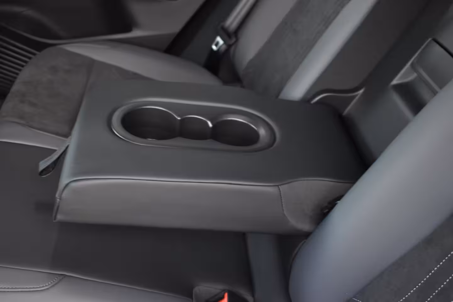 Volkswagen ID.4 Pro Limited Edition | 'App-Connect' draadloze smartphone integratie | Achterbank in ongeli