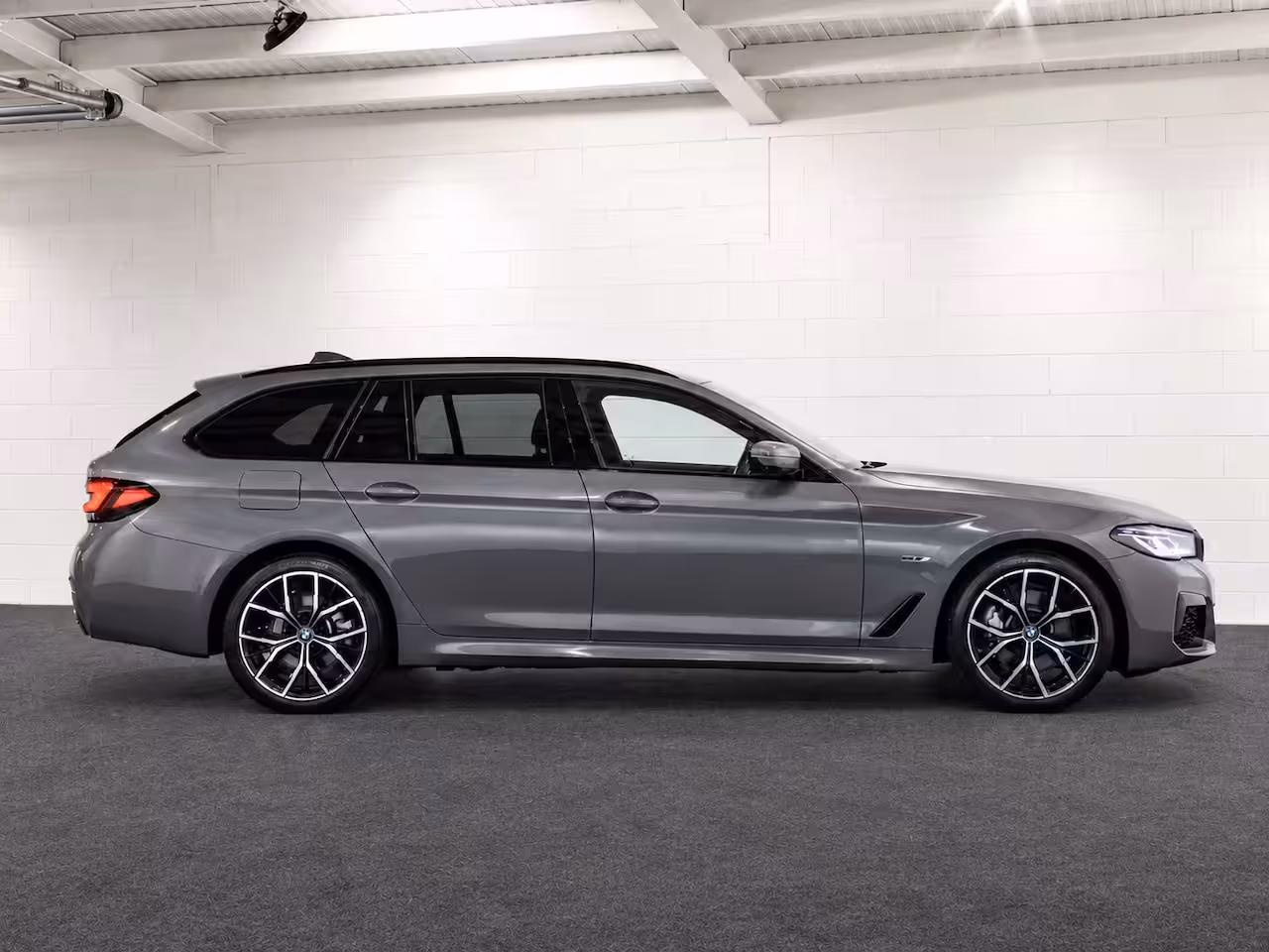 BMW 5-serie Touring 530e | M Sport | LASER | STOELVERW. |