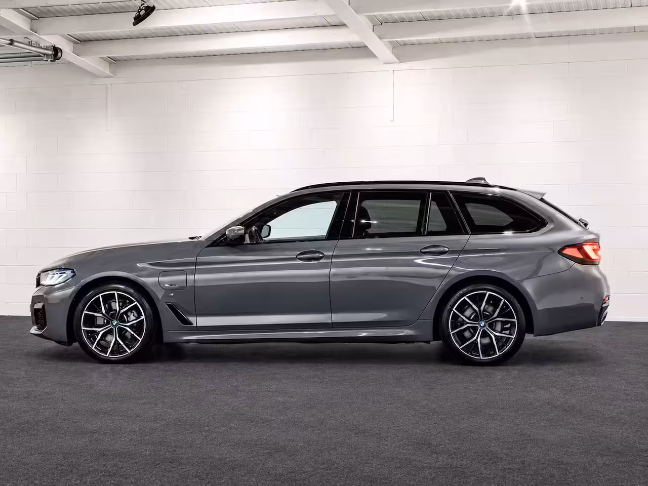 BMW 5-serie Touring 530e | M Sport | LASER | STOELVERW. |