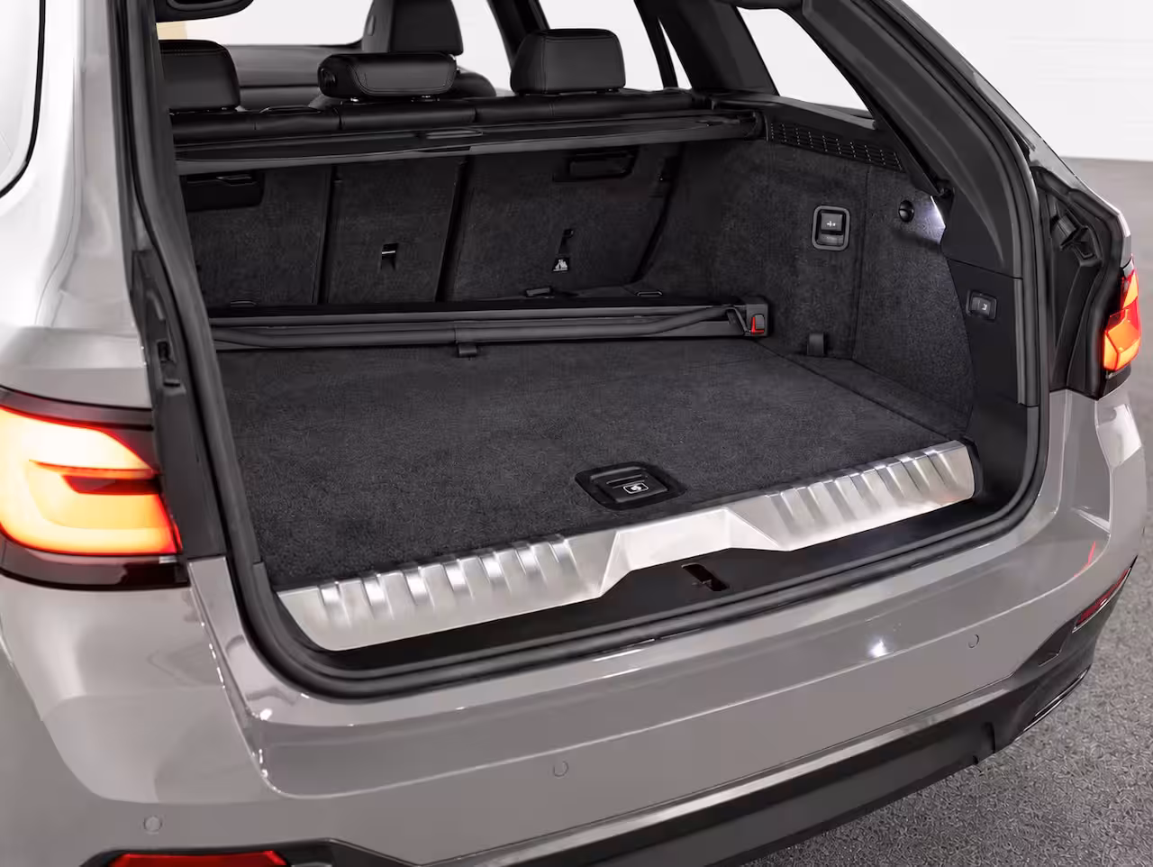 BMW 5-serie Touring 530e | M Sport | LASER | STOELVERW. |