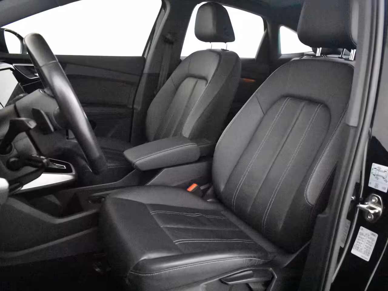 Audi Q4 Sportback e-tron 40 S edition 77 kWh l Lederen bekleding l Panoramadak l Stoelverwarming l Parkeersensoren