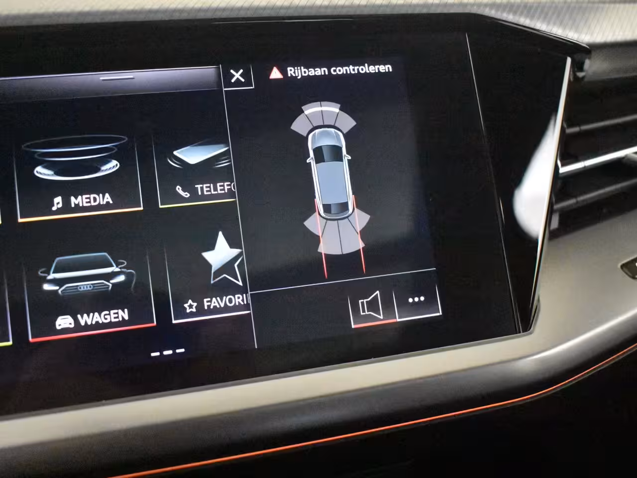 Audi Q4 Sportback e-tron 40 S edition 77 kWh l Lederen bekleding l Panoramadak l Stoelverwarming l Parkeersensoren