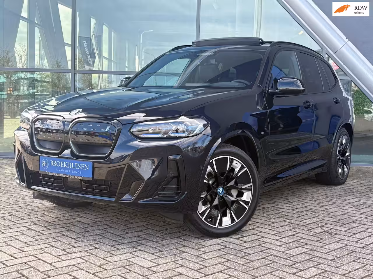 BMW iX3 High Executive Edition M-Sport 80 kWh Shadow Line / Driving Assistant / Panoramadak
