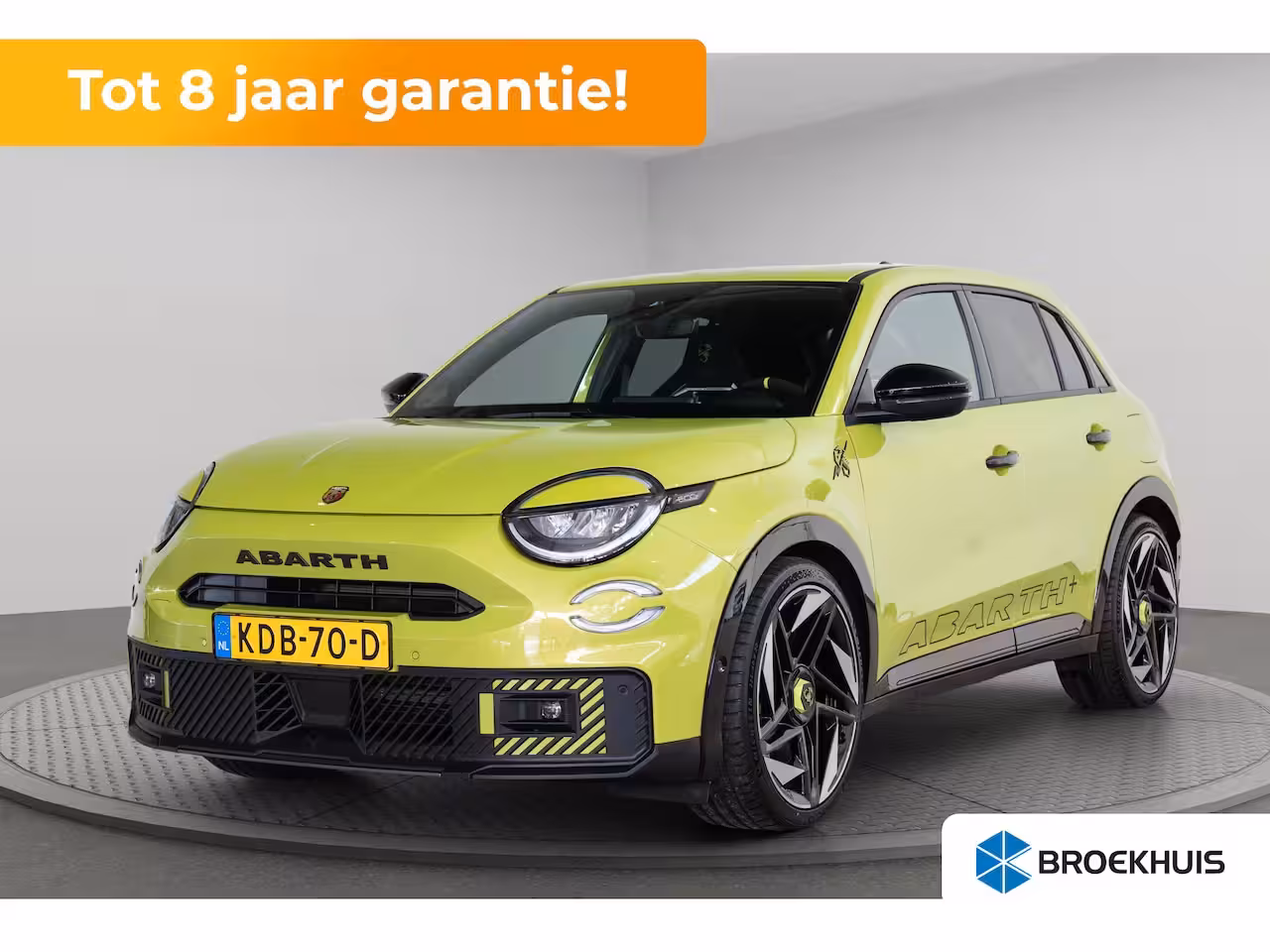 Abarth 600e Scorpionissima 54 kWh | Tot 8 Jaar Garantie | Camera | Navigatie | 20 inch Lichtmetaal | S