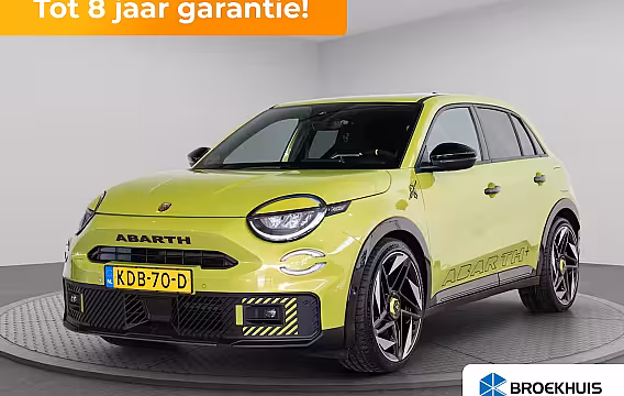Abarth 600e Scorpionissima 54 kWh | Tot 8 Jaar Garantie | Camera | Navigatie | 20 inch Lichtmetaal | S