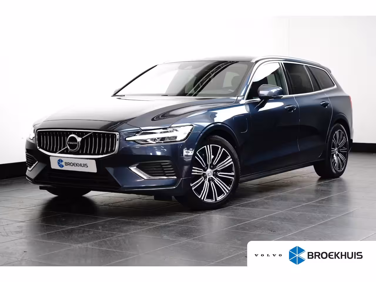 Volvo V60 2.0 T6 Recharge AWD Inscription | Trekhaak | Adaptieve CC | Memory | Stoel & stuurverwarmi