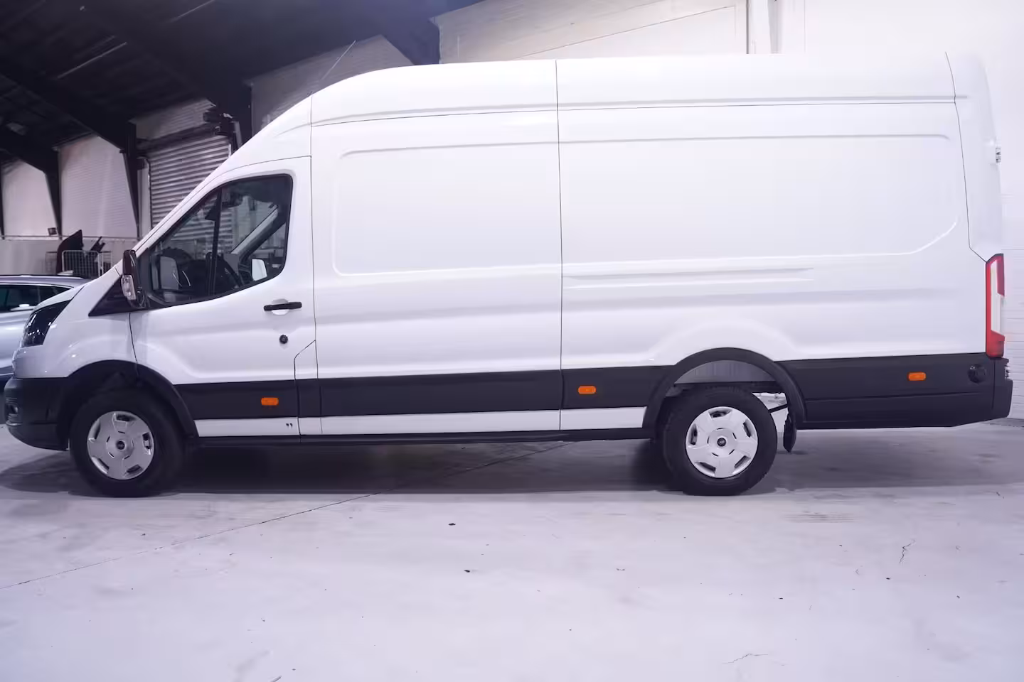 Ford Transit 2.0 TDCi 130 pk L4H3 Nwe Model Airco, Camera Apple Carplay, 270 Graden Deuren, Laadruimte