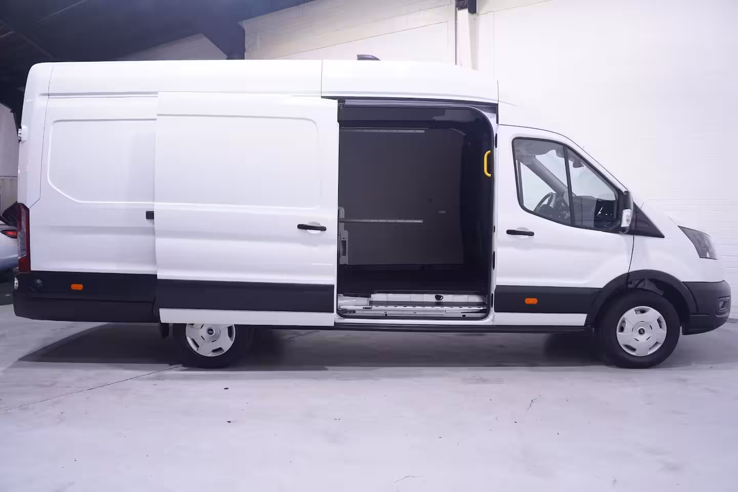 Ford Transit 2.0 TDCi 130 pk L4H3 Nwe Model Airco, Camera Apple Carplay, 270 Graden Deuren, Laadruimte