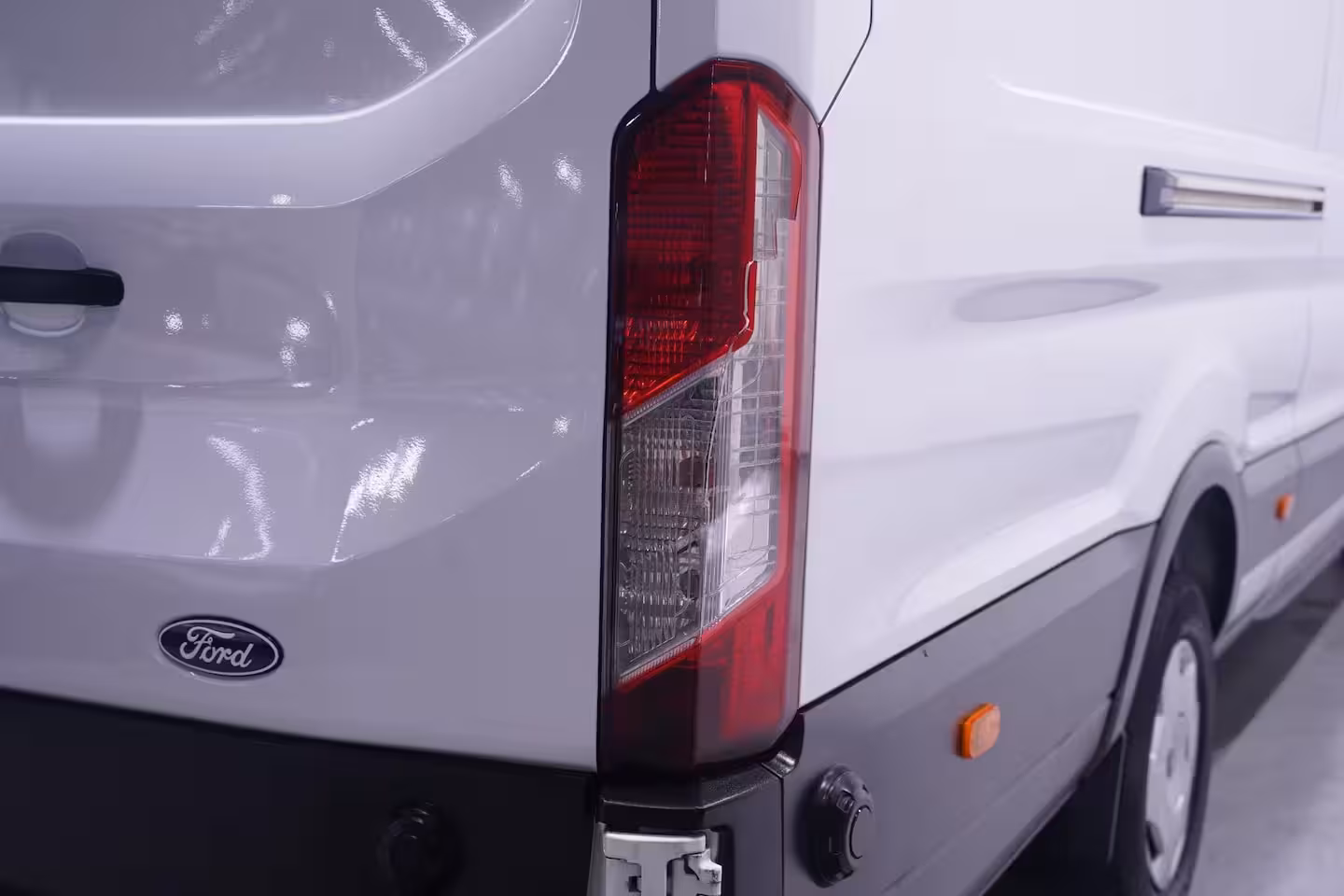 Ford Transit 2.0 TDCi 130 pk L4H3 Nwe Model Airco, Camera Apple Carplay, 270 Graden Deuren, Laadruimte