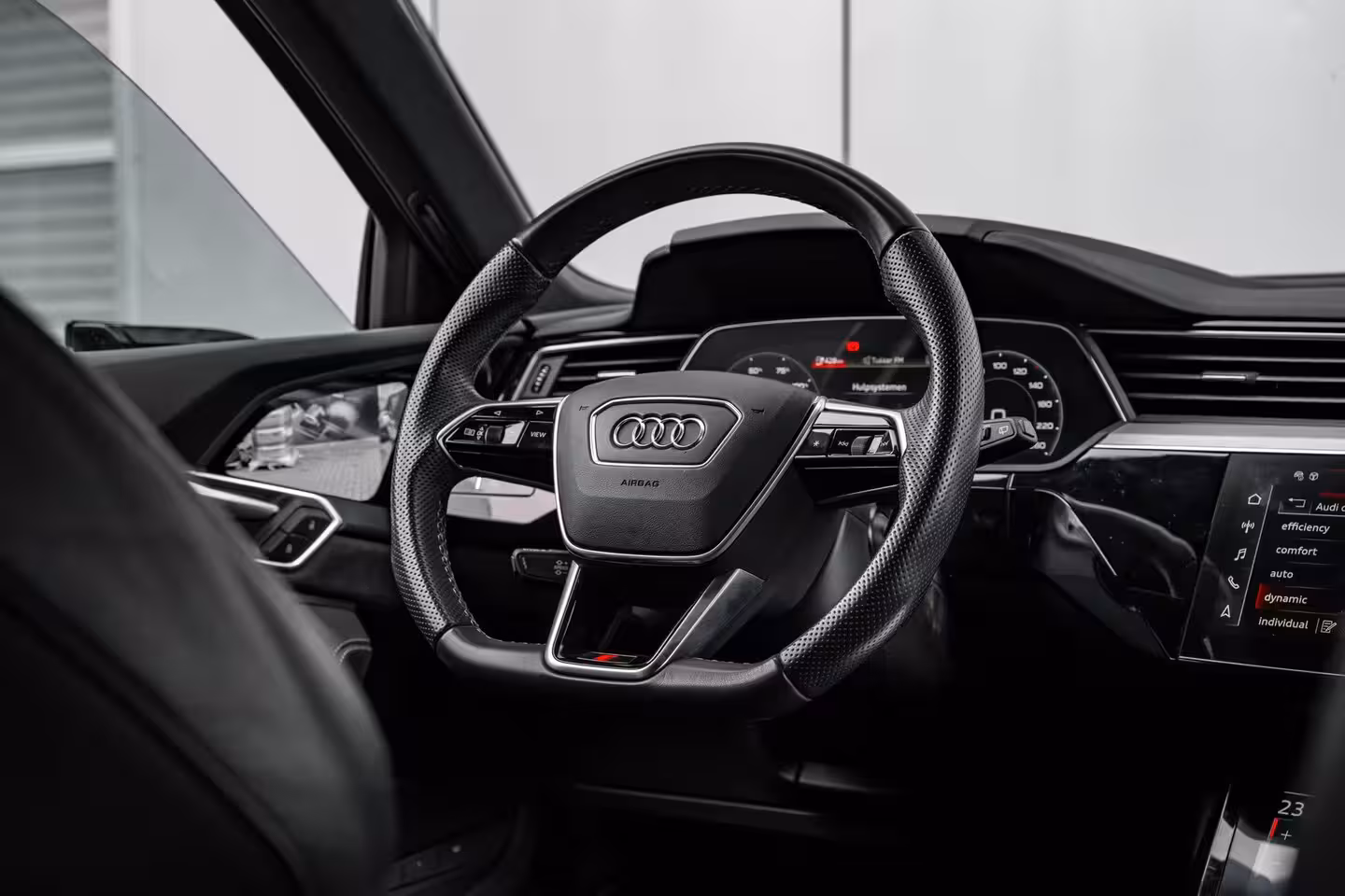 Audi Q8 e-tron 55 quattro S Edition 115 kWh 408PK | 360 Camera | B&O | Matrix LED Koplampen | Elek. Stoel