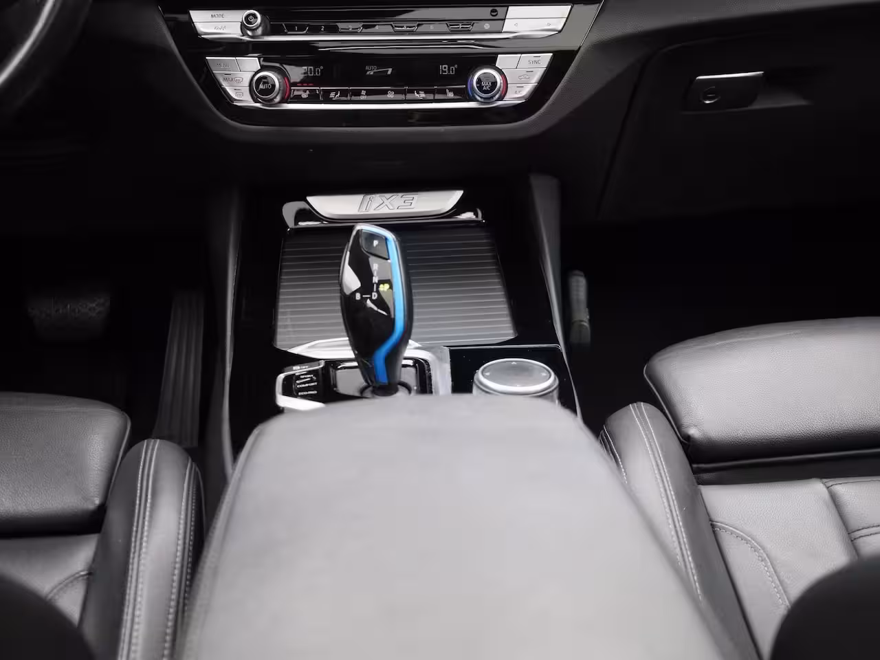 BMW iX3 High Executive 80 kWh | Elektrische stoelen + Memory | Panorama dak | Harman Kardon |