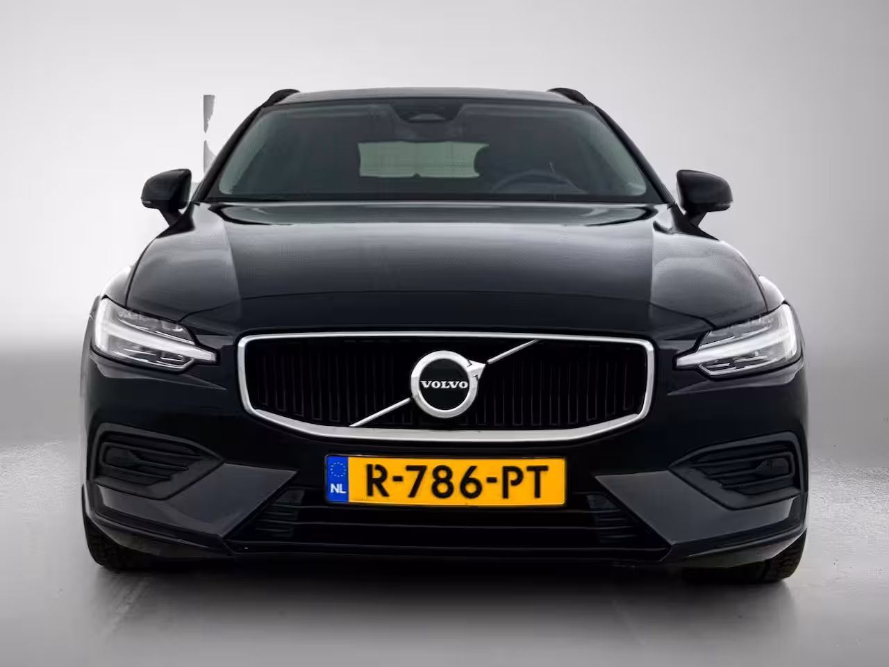 Volvo V60 2.0 B3 Essential 1e Eigenaar | Origineel Nederlands | Trekhaak | Achteruitrij camera | Sto