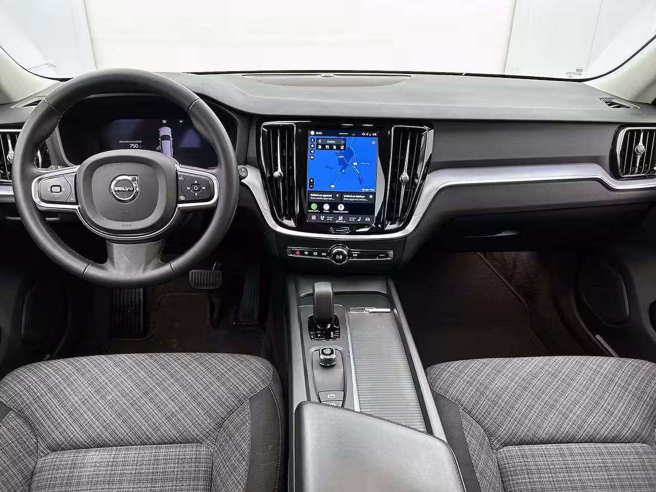 Volvo V60 2.0 B3 Essential 1e Eigenaar | Origineel Nederlands | Trekhaak | Achteruitrij camera | Sto