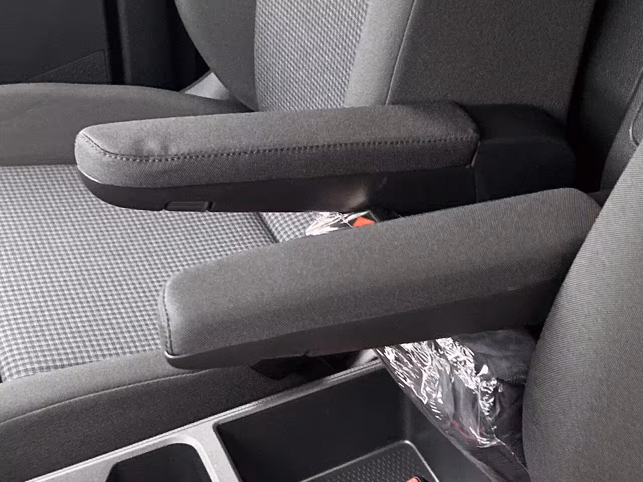 Volkswagen Caddy Cargo 1.5 TSI eHybrid First Edition 115PK | Airco | Trekhaak | Stoelverwarming | Achteruitrijcam