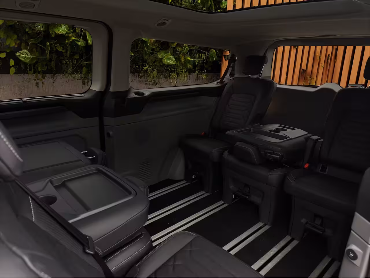 Ford Tourneo Custom PHEV 8-pers. | Luxury Pack Special | Elek. Trekhaak | Pano | AGR | 360 cam. | 1-fase laadk