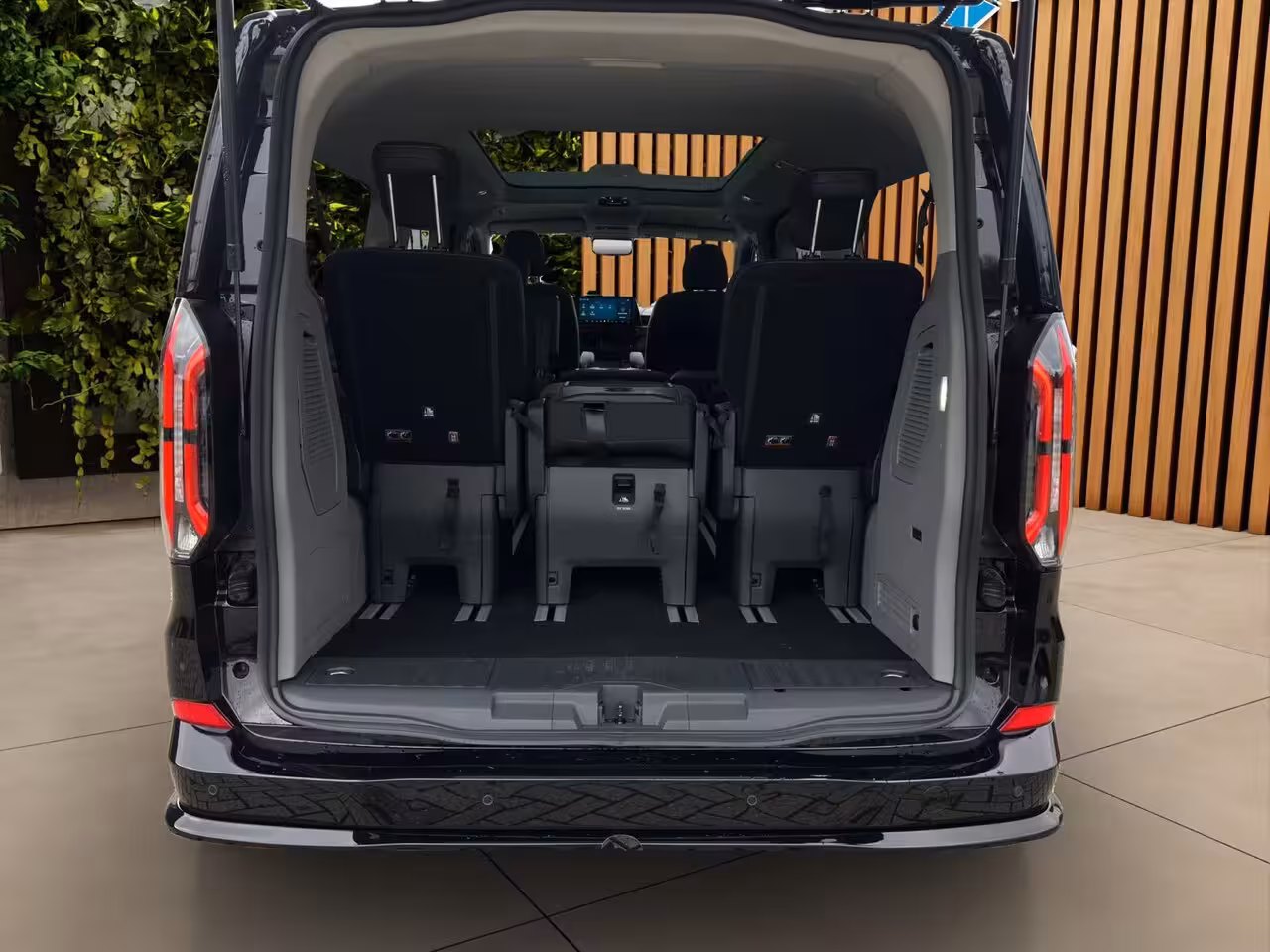 Ford Tourneo Custom PHEV 8-pers. | Luxury Pack Special | Elek. Trekhaak | Pano | AGR | 360 cam. | 1-fase laadk