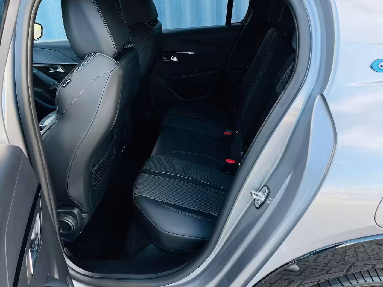 Peugeot e-208 EV GT 350 50 kWh Adaptive Cruise Control | Elektrische ramen | Stoelverwarming Voor | Navi