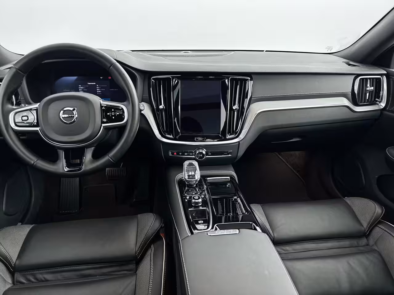 Volvo V60 T6 Recharge Ultra Dark | 19" | Sportstoelen | Trekhaak | Panoramadak | 360 Camera | Harman