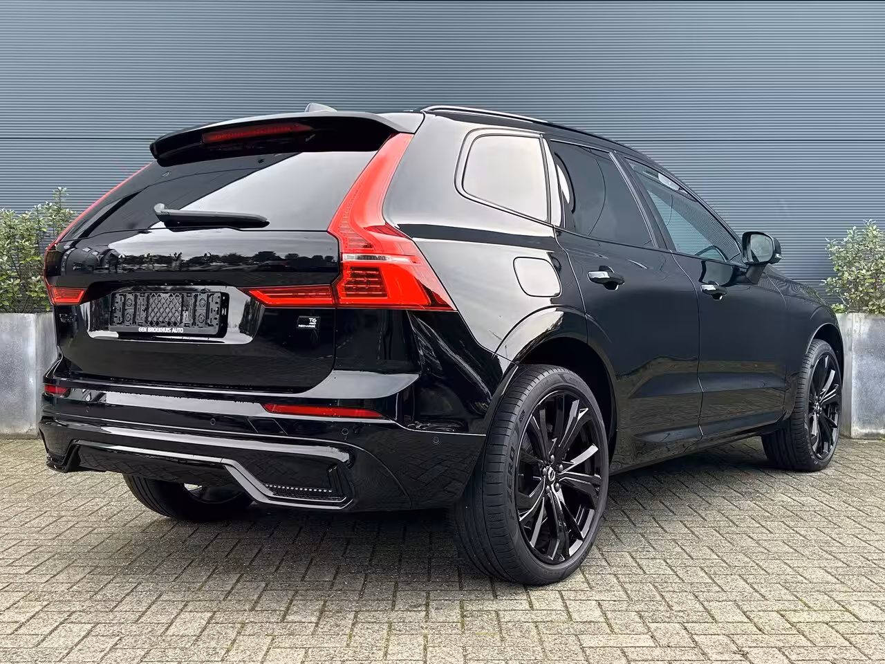 Volvo XC60 2.0 T6 Plug-in hybrid AWD Plus Black Edition | Trekhaak | SoH 96% | Harman/Kardon | Pano |