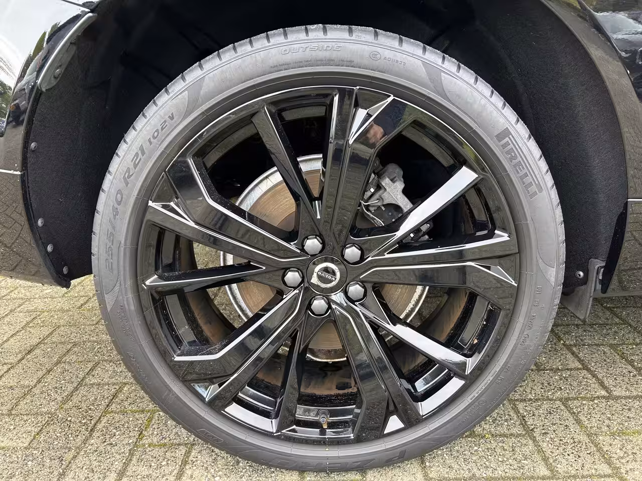 Volvo XC60 2.0 T6 Plug-in hybrid AWD Plus Black Edition | Trekhaak | SoH 96% | Harman/Kardon | Pano |