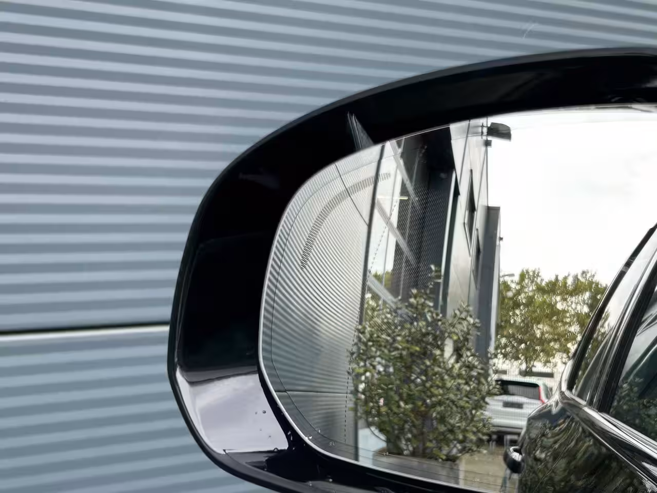 Volvo XC60 2.0 T6 Plug-in hybrid AWD Plus Black Edition | Trekhaak | SoH 96% | Harman/Kardon | Pano |