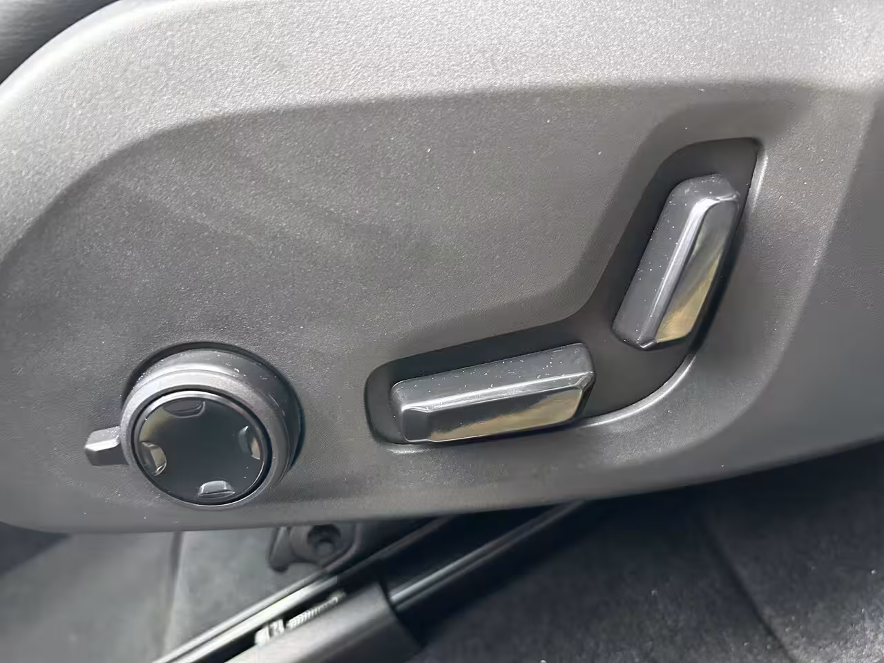 Volvo XC60 2.0 T6 Plug-in hybrid AWD Plus Black Edition | Trekhaak | SoH 96% | Harman/Kardon | Pano |