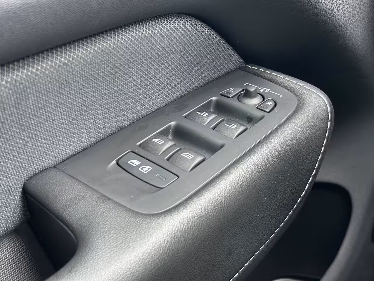 Volvo XC60 2.0 T6 Plug-in hybrid AWD Plus Black Edition | Trekhaak | SoH 96% | Harman/Kardon | Pano |