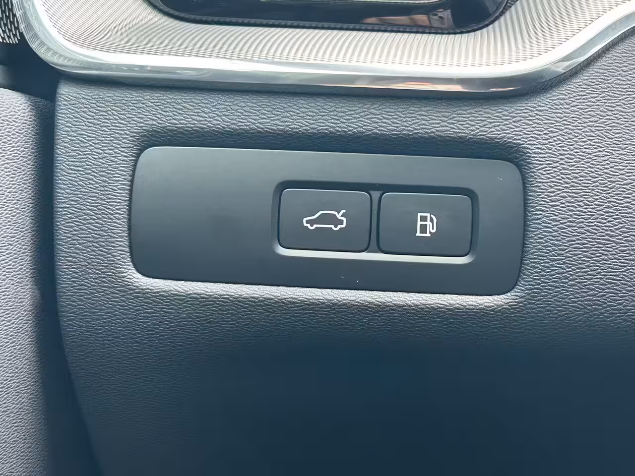 Volvo XC60 2.0 T6 Plug-in hybrid AWD Plus Black Edition | Trekhaak | SoH 96% | Harman/Kardon | Pano |