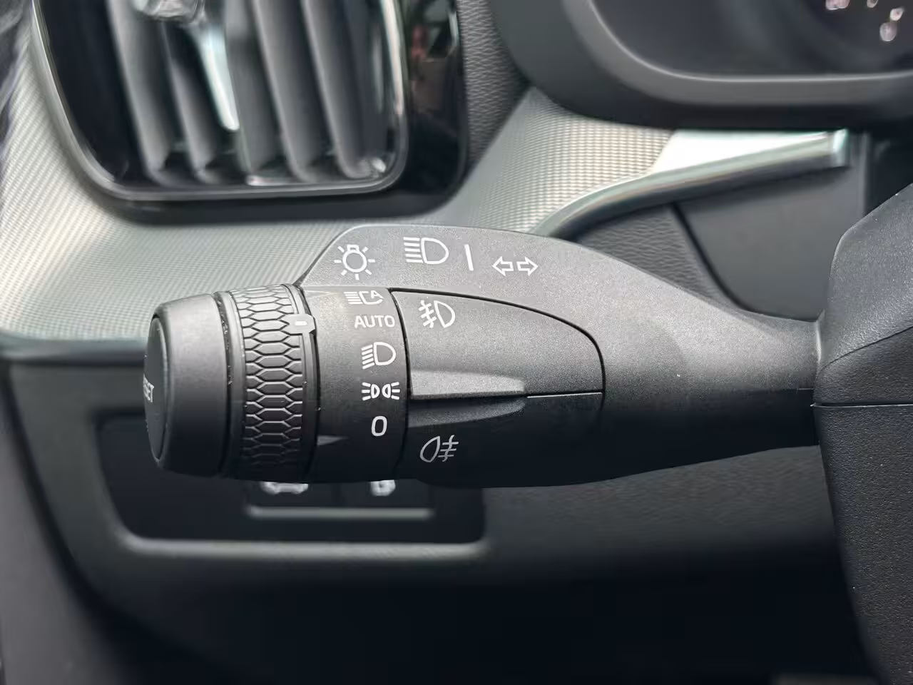 Volvo XC60 2.0 T6 Plug-in hybrid AWD Plus Black Edition | Trekhaak | SoH 96% | Harman/Kardon | Pano |