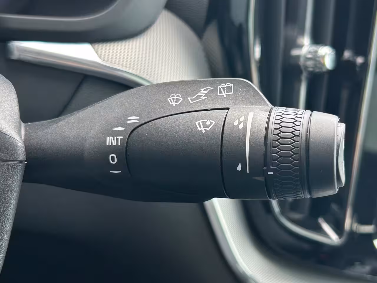 Volvo XC60 2.0 T6 Plug-in hybrid AWD Plus Black Edition | Trekhaak | SoH 96% | Harman/Kardon | Pano |