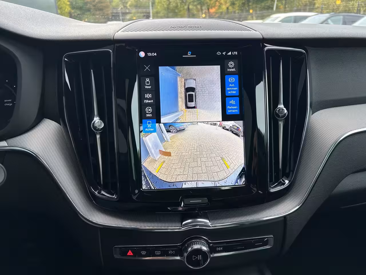 Volvo XC60 2.0 T6 Plug-in hybrid AWD Plus Black Edition | Trekhaak | SoH 96% | Harman/Kardon | Pano |