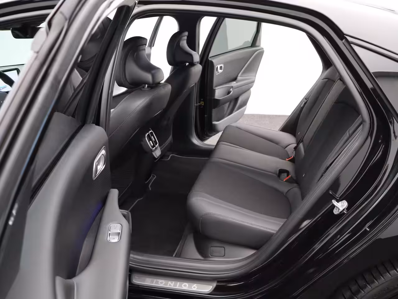 Hyundai IONIQ 6 Business 77kWhRWD | 360 graden camera | stoelverwarming voor+achter | Geheugenfunctie voor