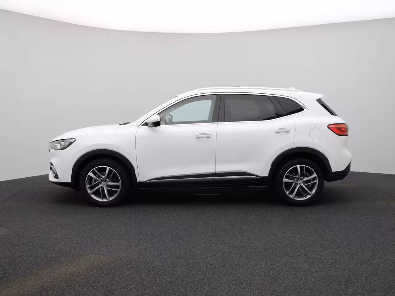 MG EHS 1.5 TGDI PHEV Aut. Luxury | Panoramadak | Leder | Led Koplampen | 360 Camera | CarPlay | L